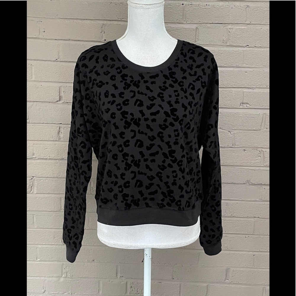 Francesca’s ALYA black leopard sweatshirt top S